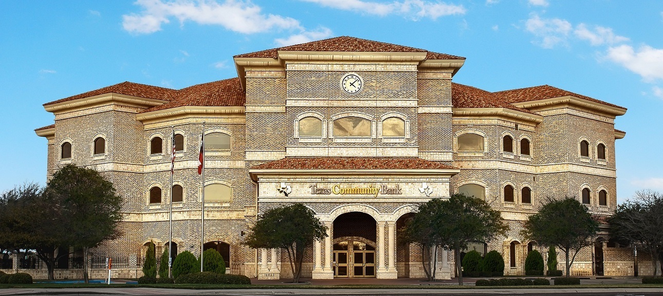 Front view of the Bank's main building in Laredo, Texas
